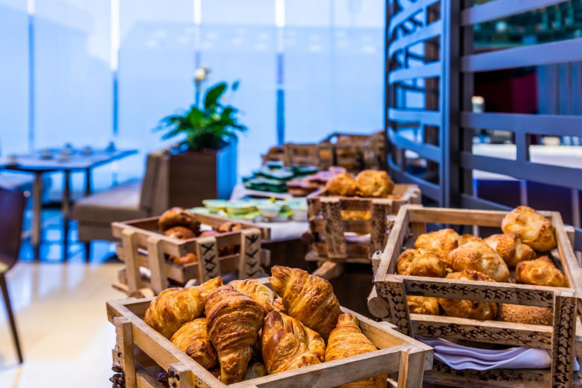 Hilton Doubletree Bogota Salitre Ar Hotel Exterior photo Croissants at a buffet