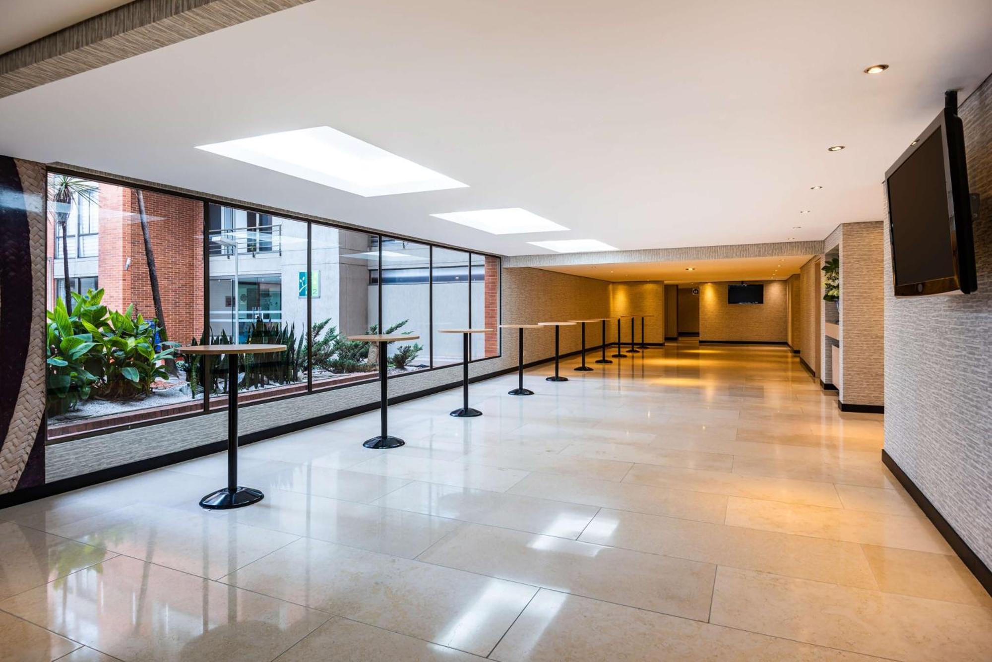 Hilton Doubletree Bogota Salitre Ar Hotel Exterior photo Lobby