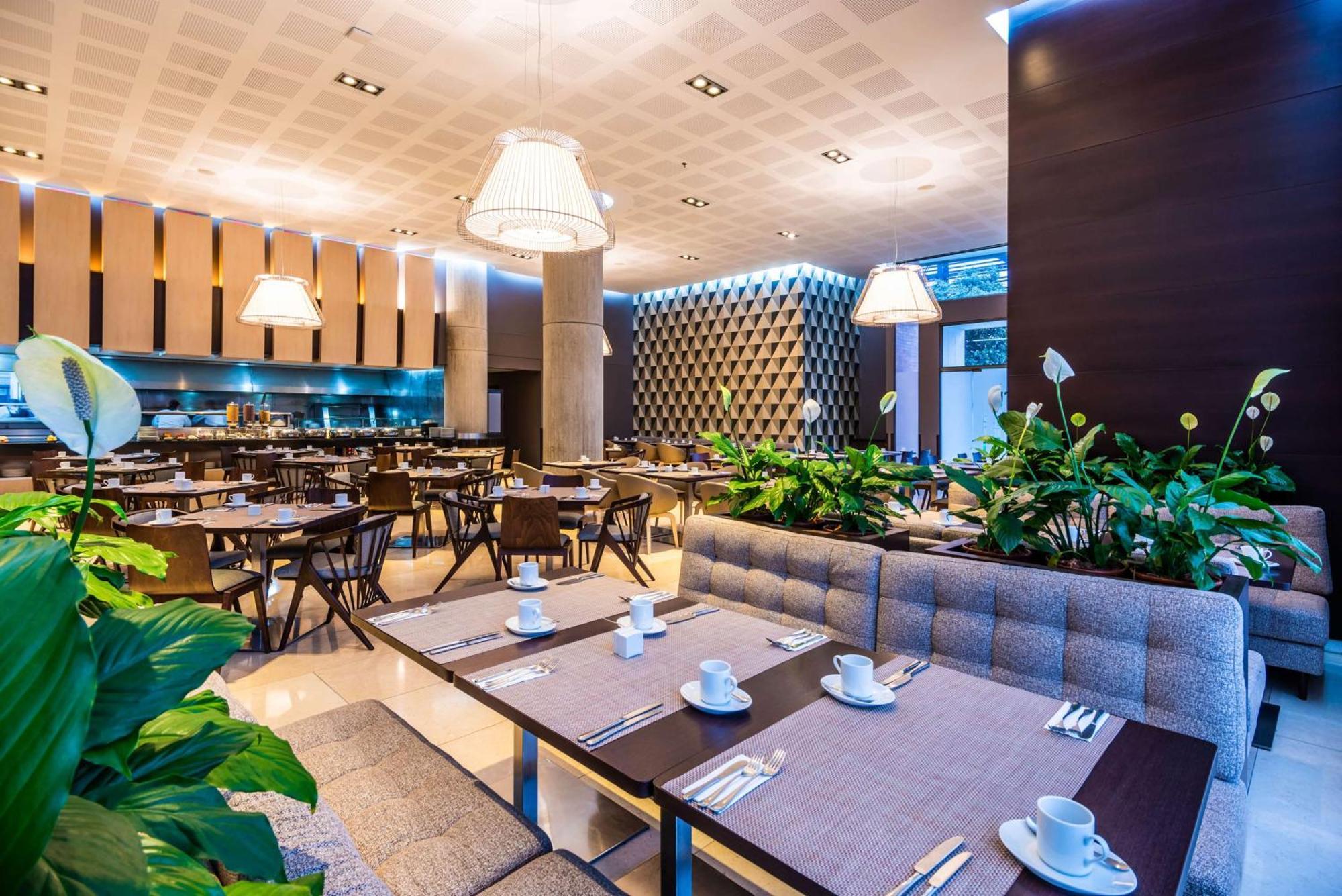 Hilton Doubletree Bogota Salitre Ar Hotel Exterior photo The restaurant
