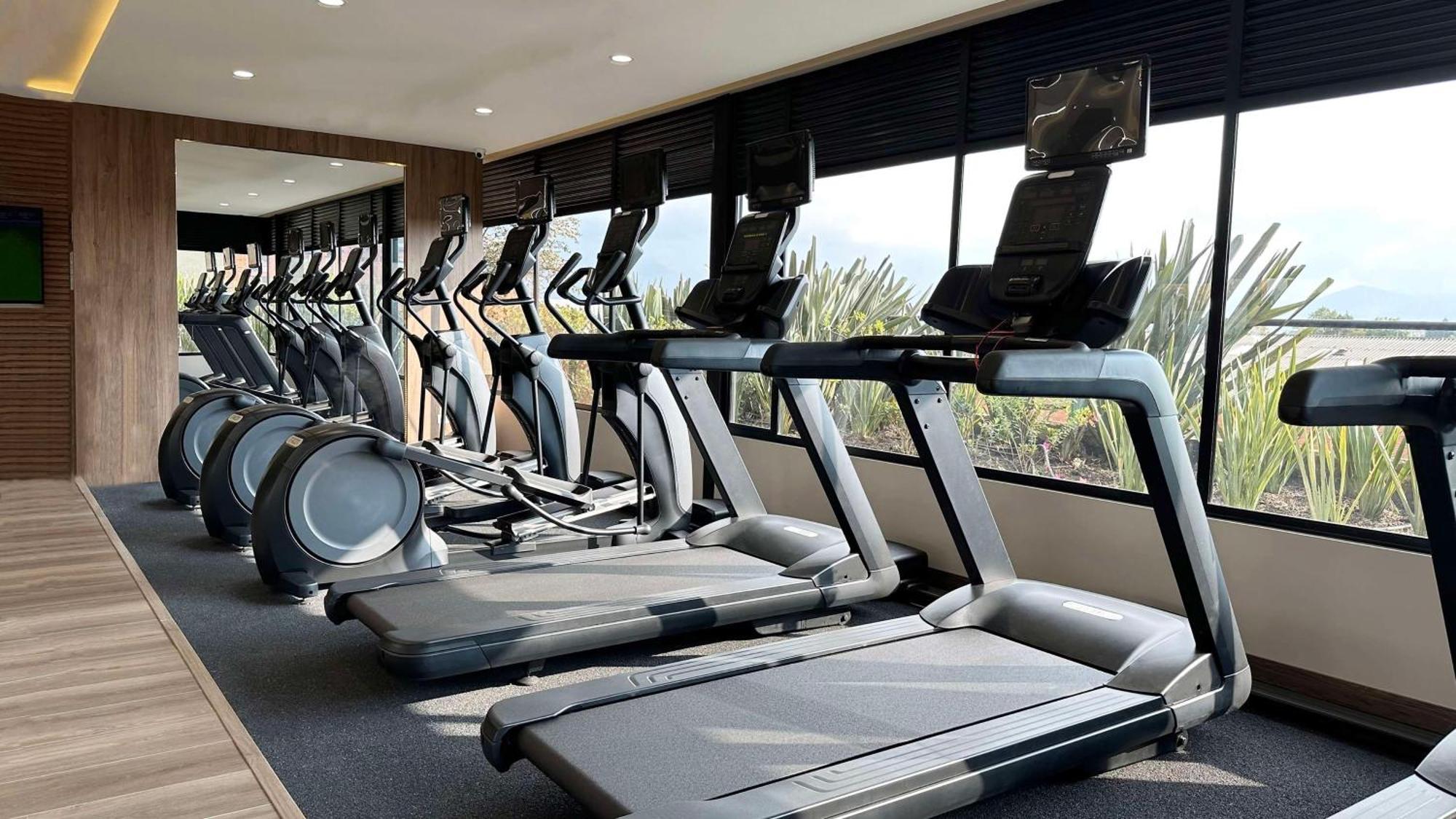 Hilton Doubletree Bogota Salitre Ar Hotel Exterior photo A row of treadmills